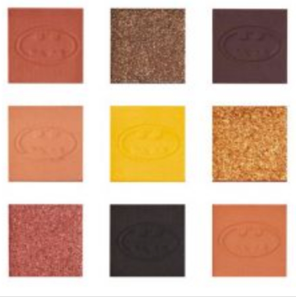 Revolution Batman eyeshadow palette - Picture 4 of 4
